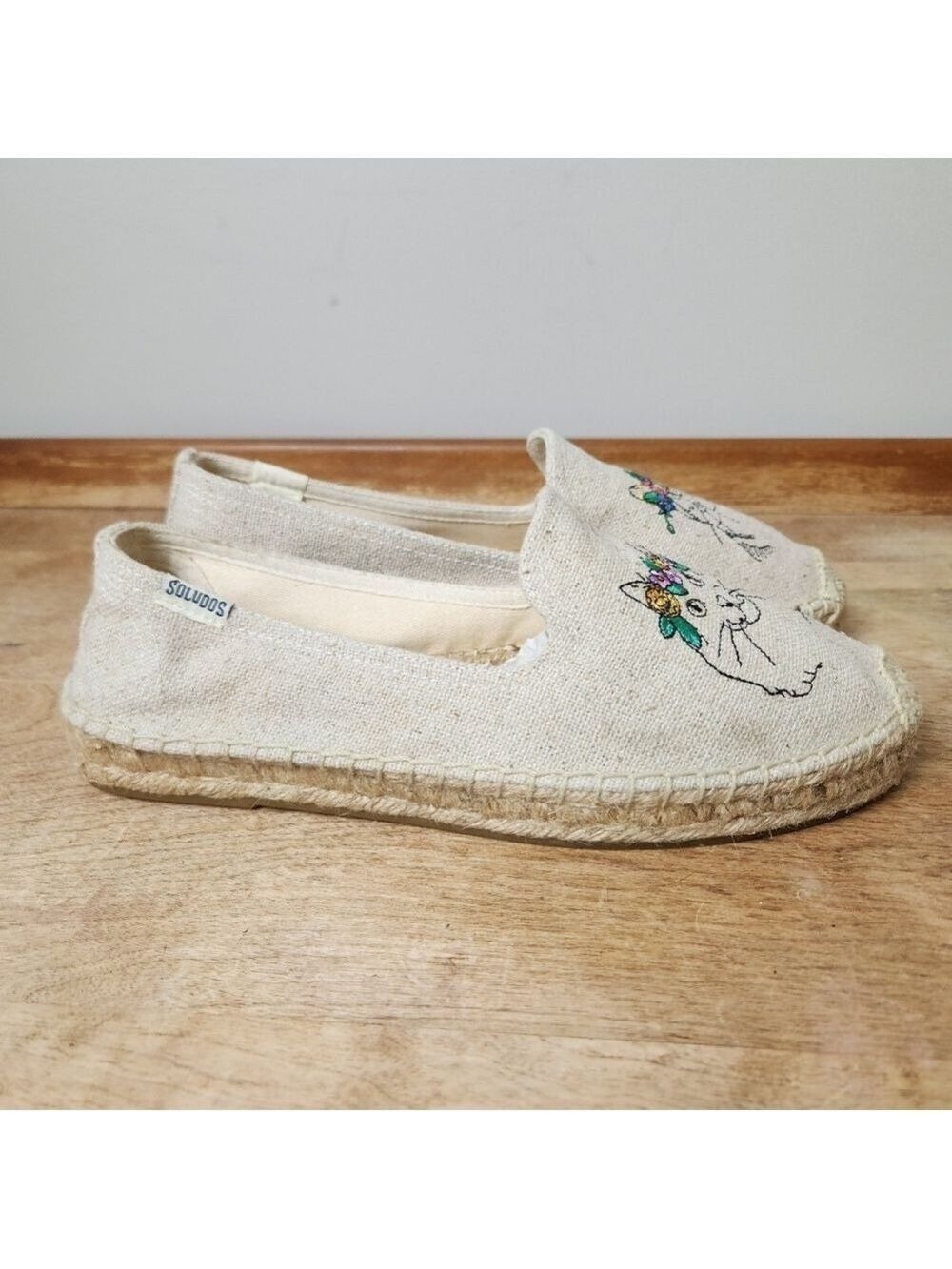 SOLUDOS Spirit Animal Smoking Slipper- Cat Embroidery Sand Size 7 - Picture 3 of 13
